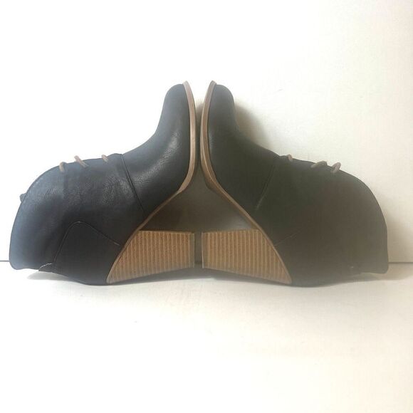 Steve Madden Womens Booties Ankle Black Faux Leather Size 9.5M High Heel Lace Up - Picture 5 of 11